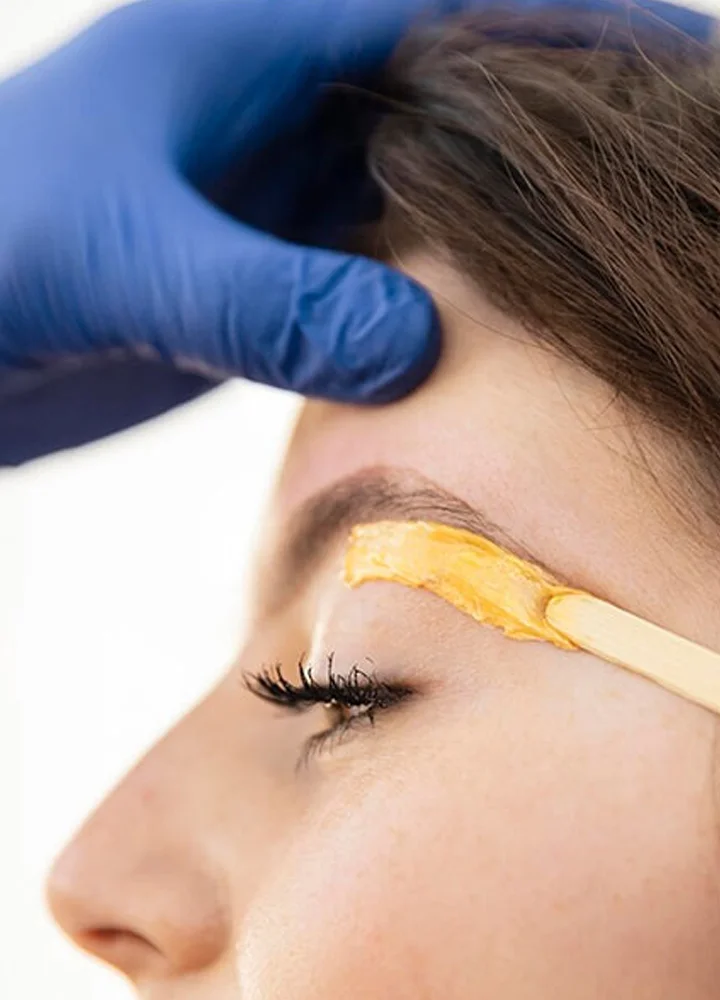 Eyebrow-Waxing